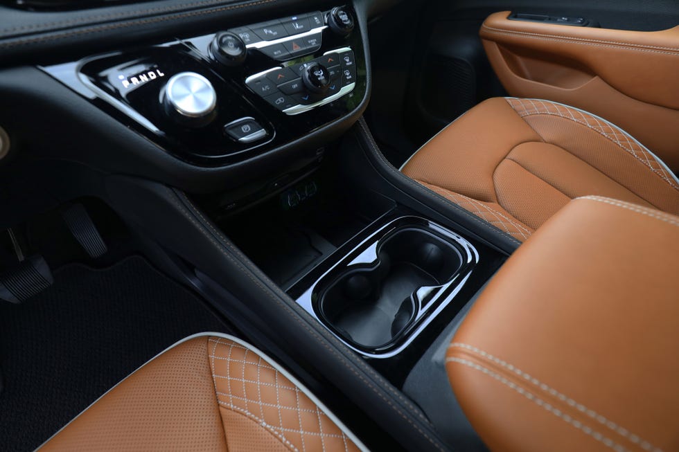 2025 Chrysler Pacifica Hybrid